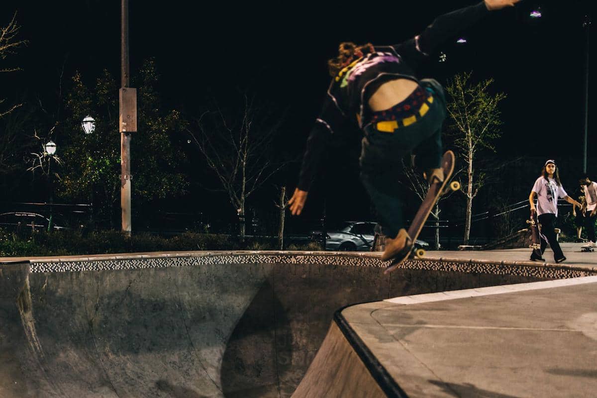 ilustrasi main skateboard