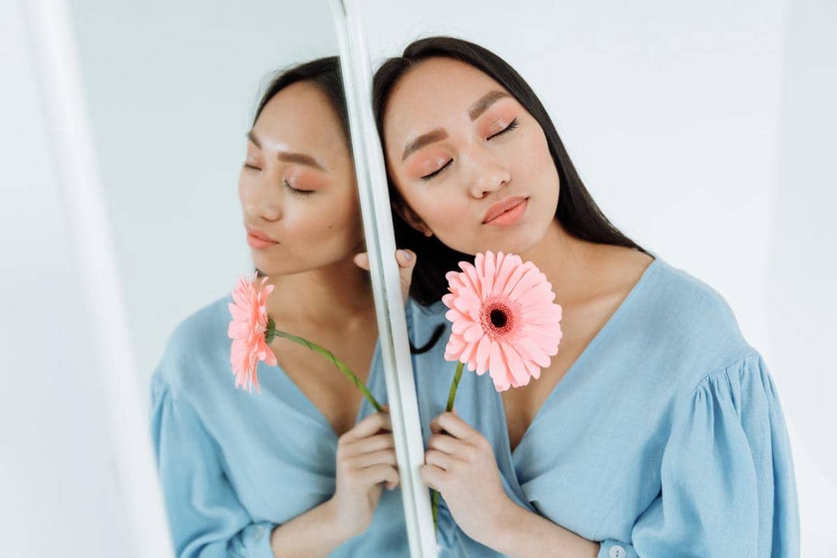 Ilustrasi perempuan self-love