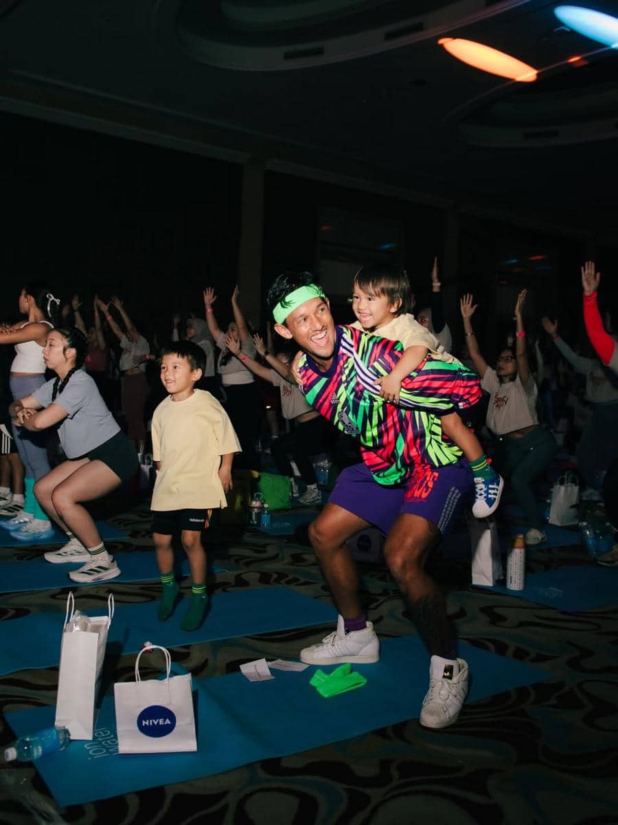 Jennifer Bachdim jadi coach di acara olahraga