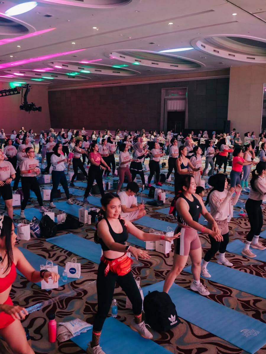 Jennifer Bachdim jadi coach di acara olahraga