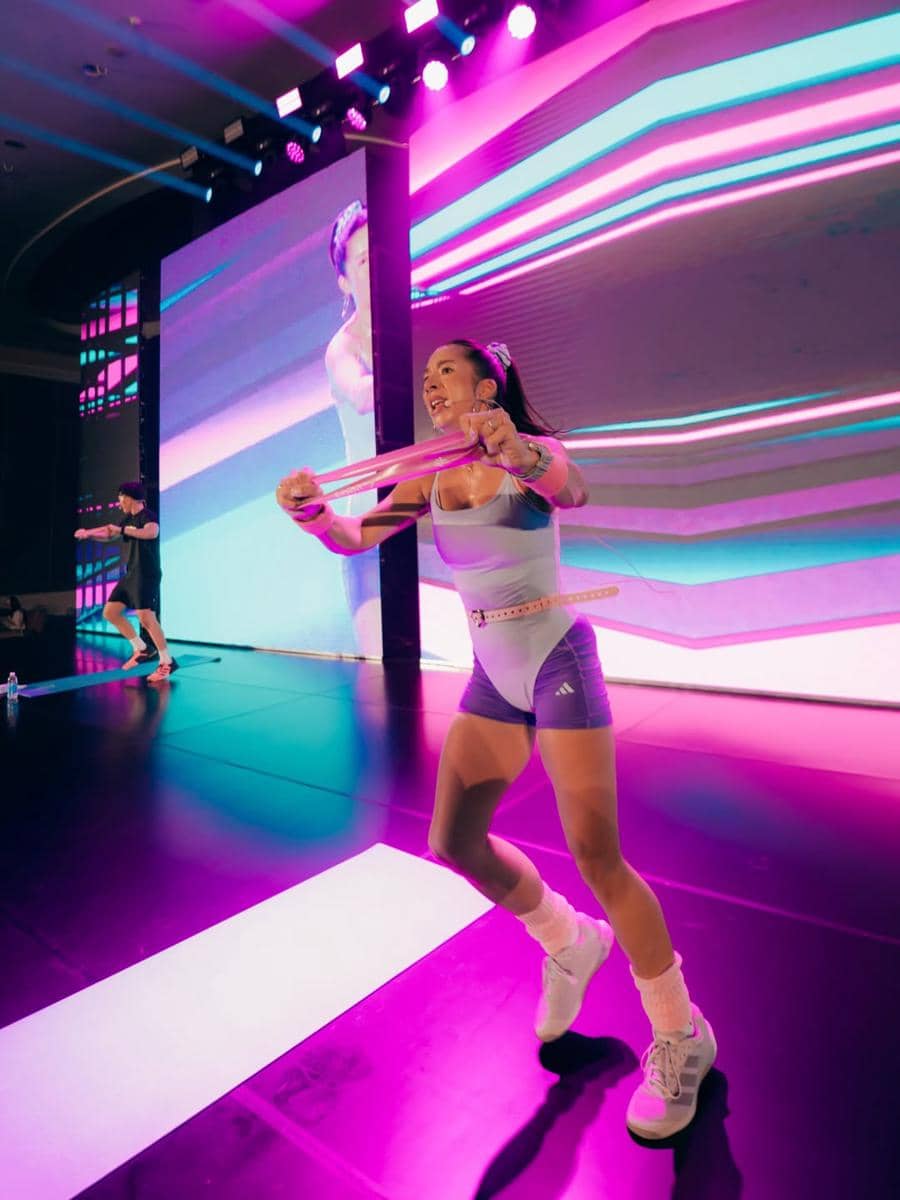 Jennifer Bachdim jadi coach di acara olahraga