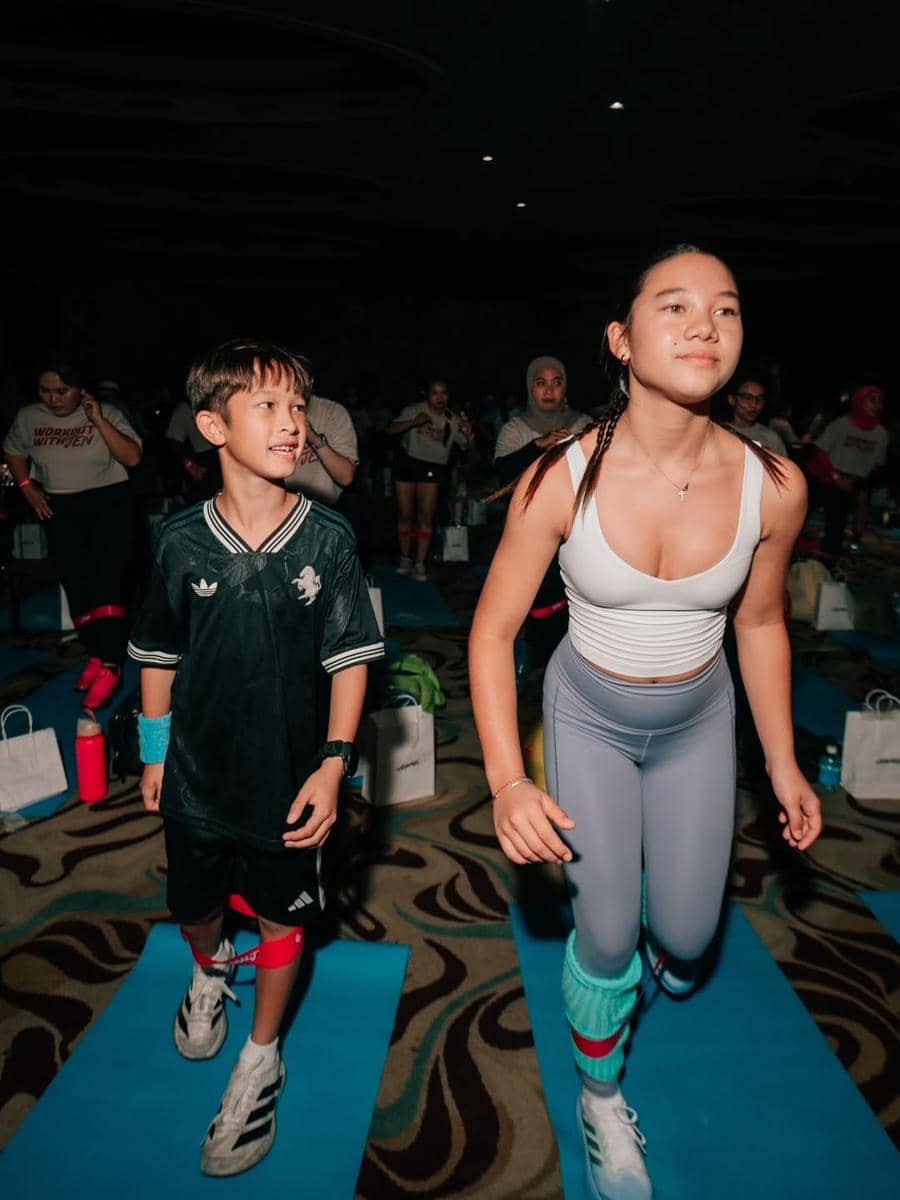 Jennifer Bachdim jadi coach di acara olahraga