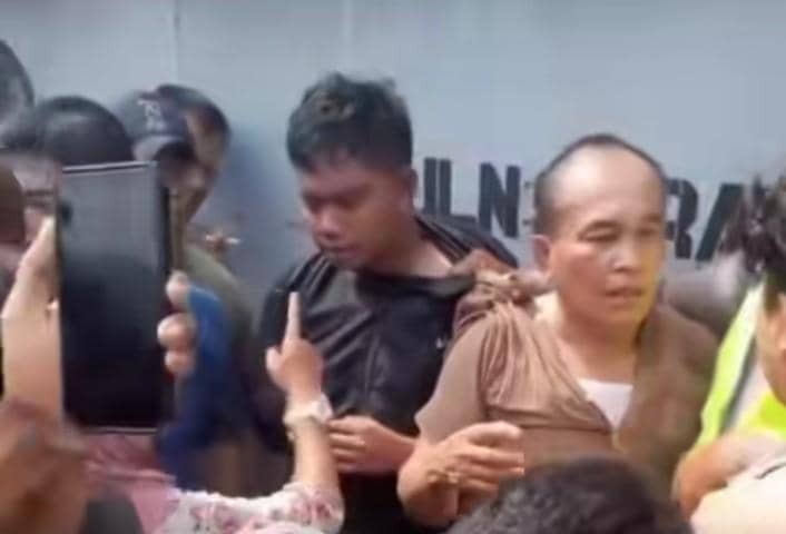 Tabrak Istri Marinir sampai Terseret, 2 Debt Collector Diamuk Massa