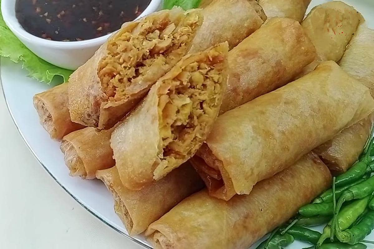 ilustrasi lumpia rebung khas Semarang