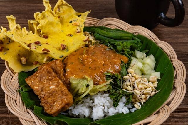 10 Lauk untuk Nasi Pecel yang Bikin Makan Cepat Habis