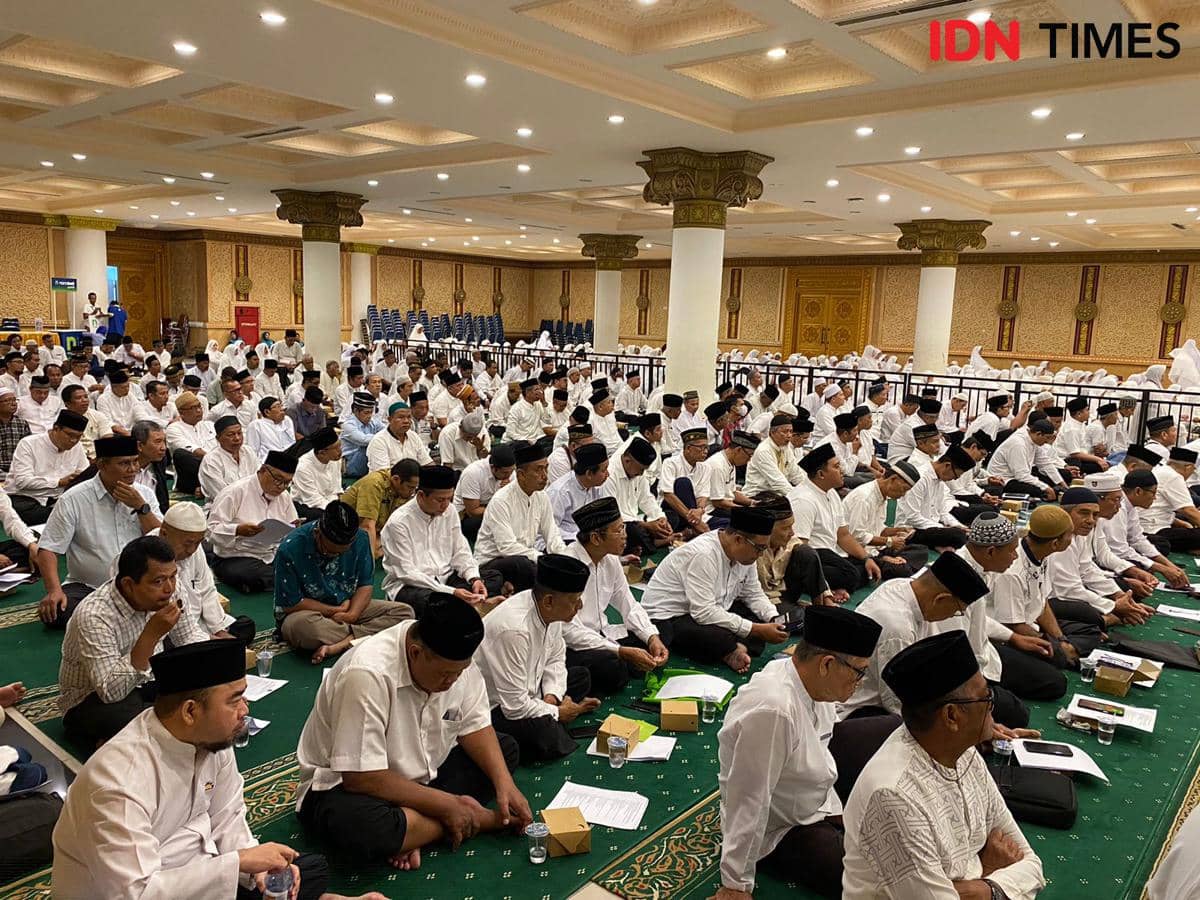 Calon jemaah haji di Pontianak lakukan manasik haji.