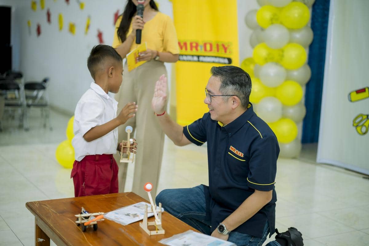 Foto 2 Sumba Timur - MR. D.I.Y. Menginspirasi Generasi Inovator.jpeg