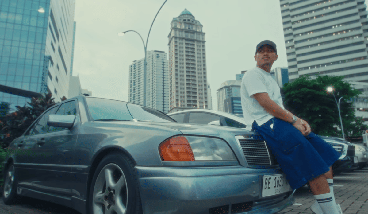 cuplikan MV Keliling - Farrel Hilal