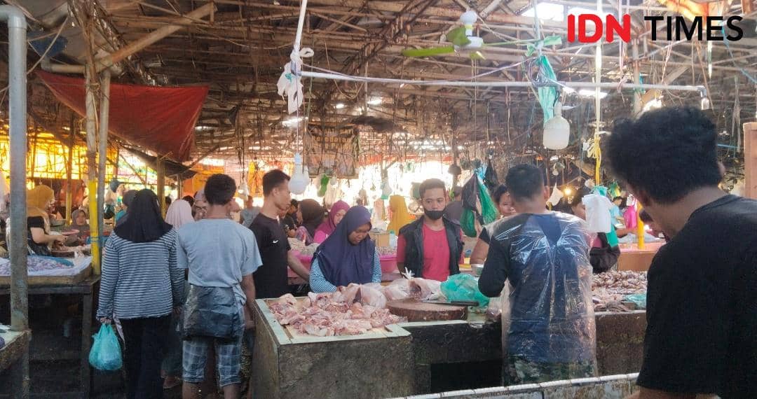 Ilustrasi suasana Pasar KM 5 Palembang (IDN Times/Feny Maulia Agustin)