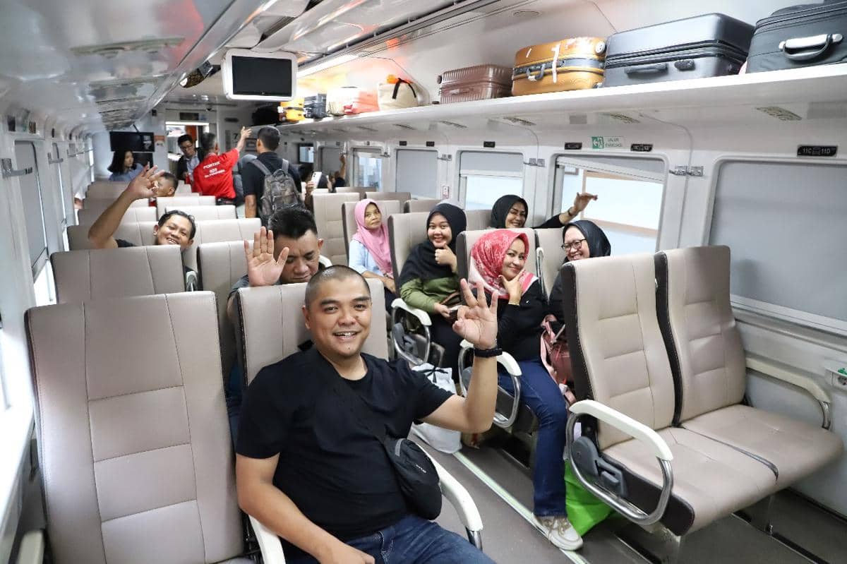 Potret kereta kelas Ekonomi Premium