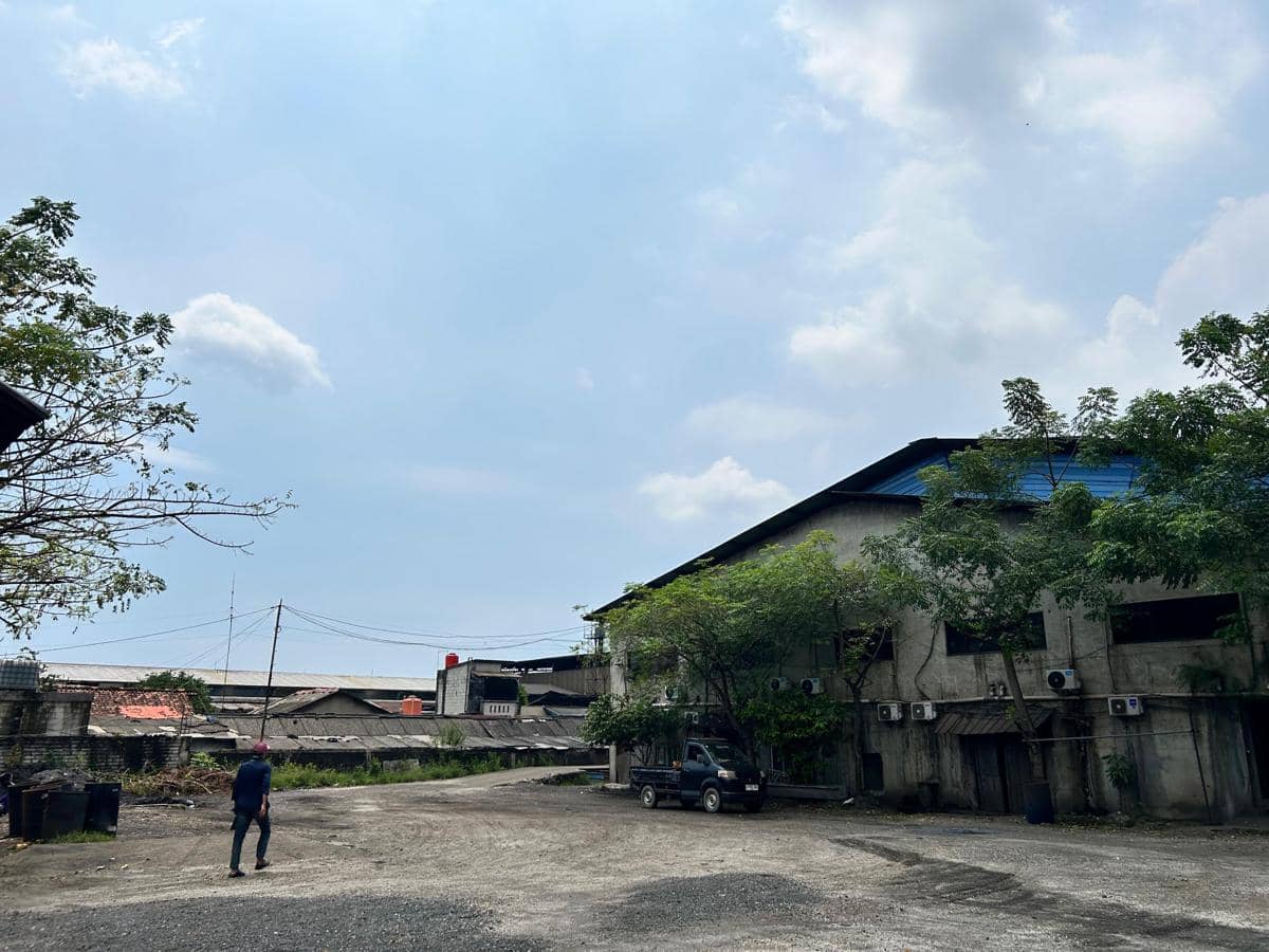 Warga Soroti Dugaan Polusi Pabrik di Pasar Kemis, Balita Alami ISPA