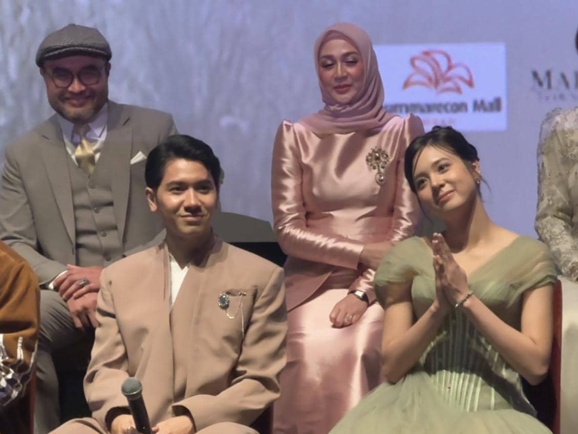 Emir Mahira dan Zee Asadel dalam konferensi pers pada Rabu (15/4/2026)