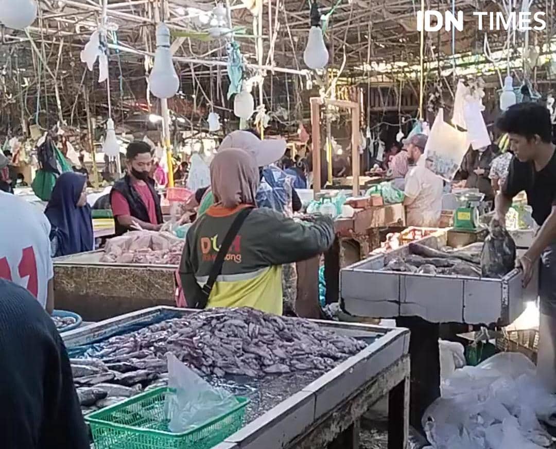 Harga Cumi di Palembang Turun, Dampak Banjir dan Pasokan Melimpah