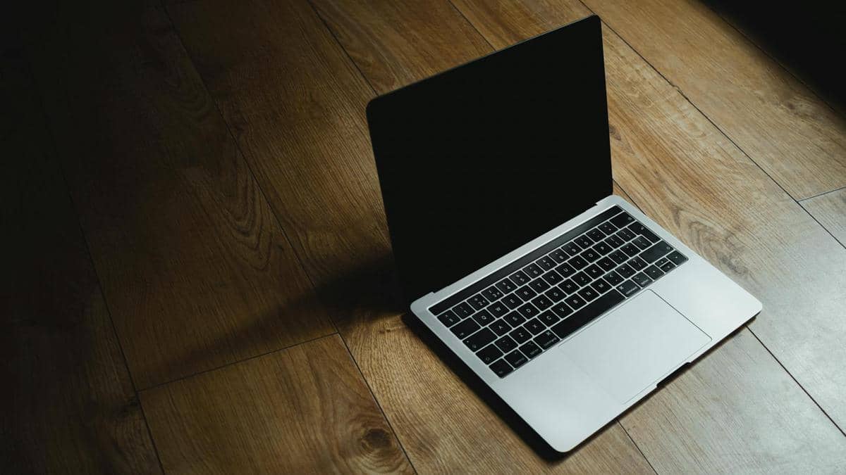 5 Profesi Digital yang Bisa Dikerjakan dari Kamar, Modal Laptop!