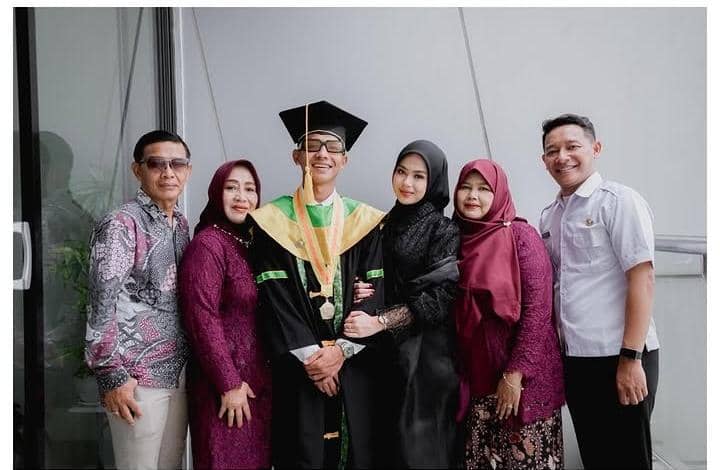 Beckham Putra wisuda S1