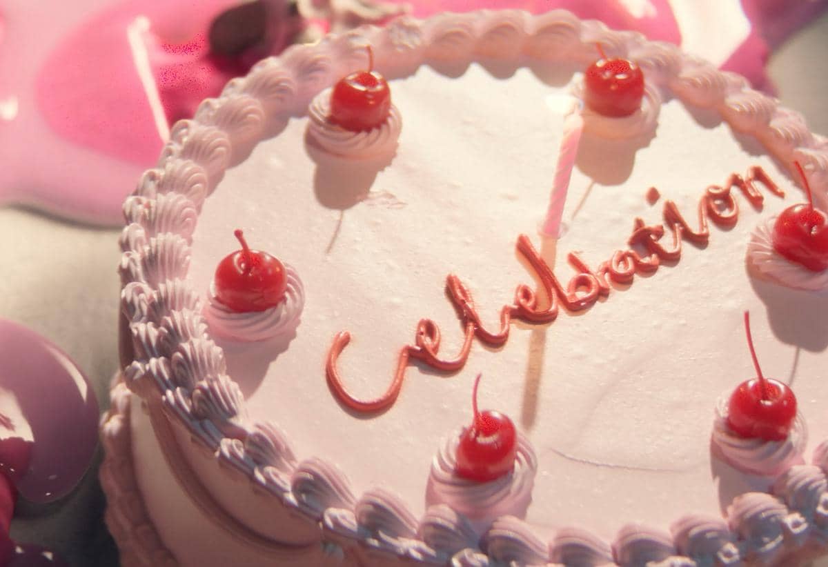 lagu "Celebration" dari LE SSERAFIM