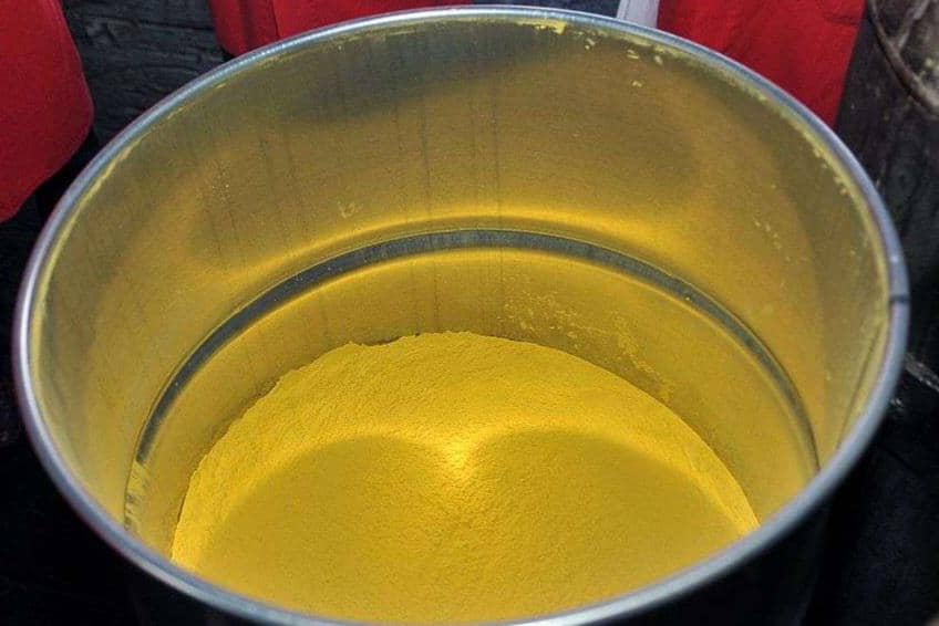 Bijih uranium diolah menjadi konsentrat