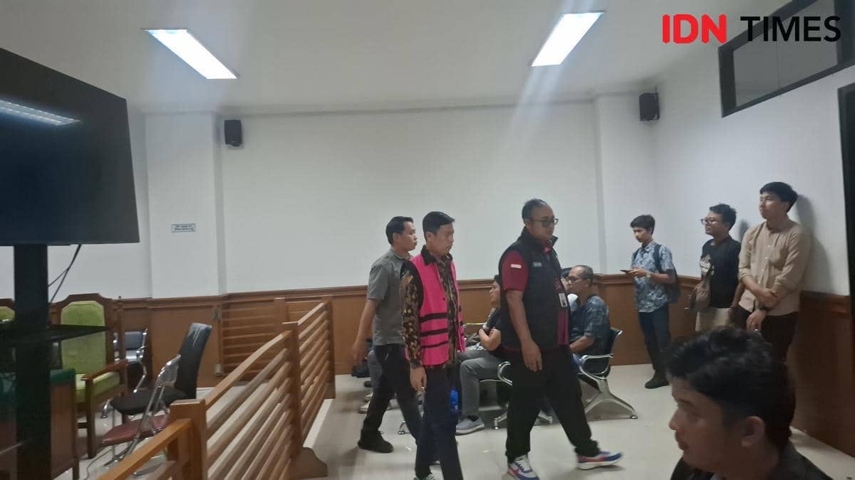 Ridwan, terdakwa kasus kredit fiktif BTN BSD saat keluar sidang usai mendengarkan putusan (Dok. Khaerul Anwar)