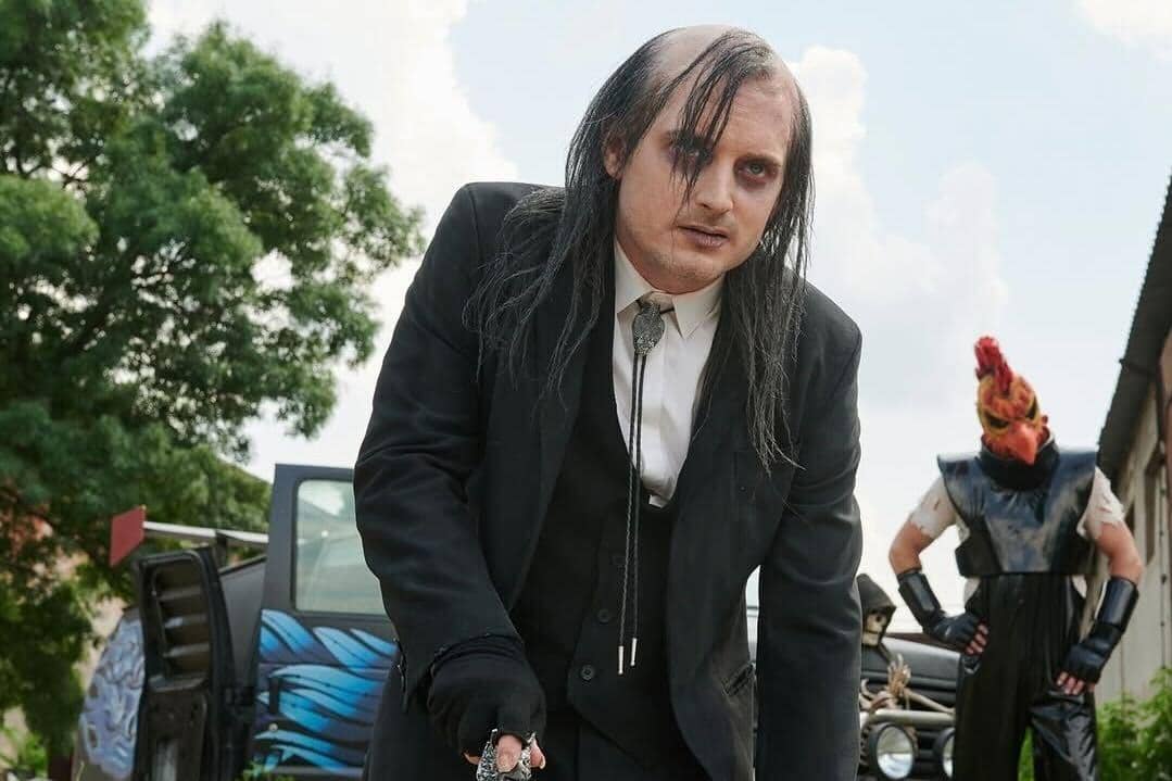 Elijah Wood dalam film The Toxic Avenger