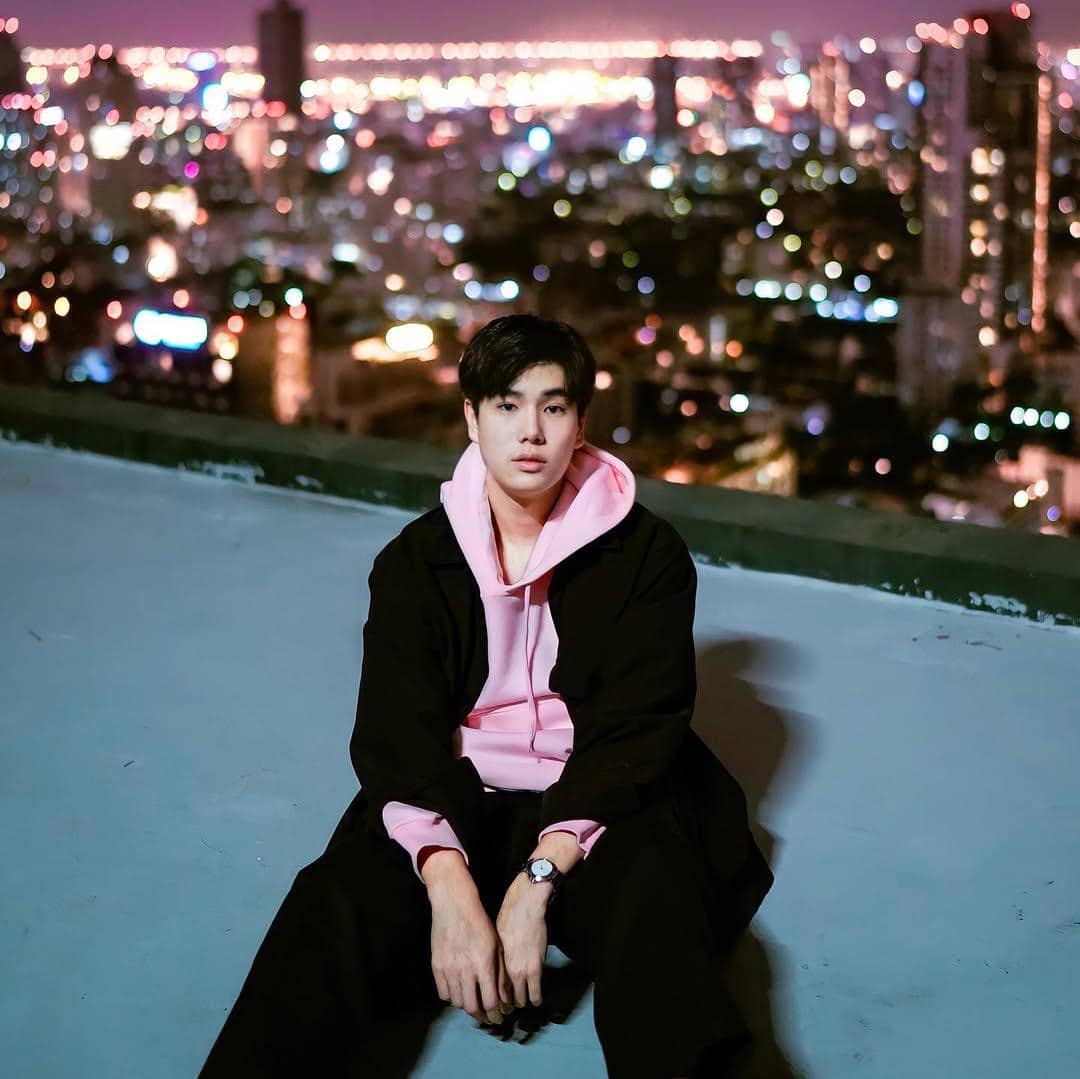 OOTD Traveling Stylish ala Phuwin Tangsakyuen