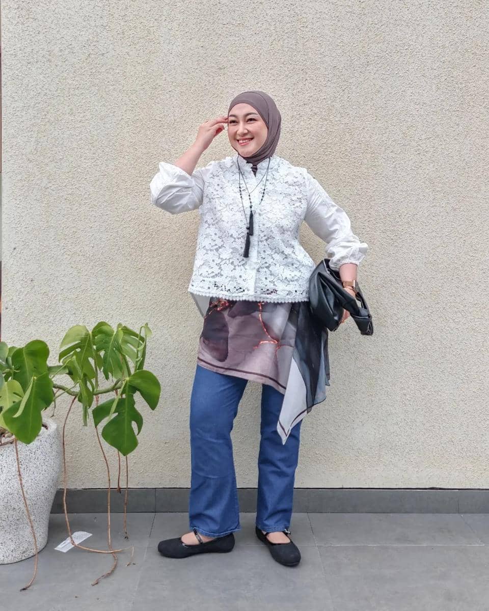 OOTD Tubuh Petite ala Putri Kenasti