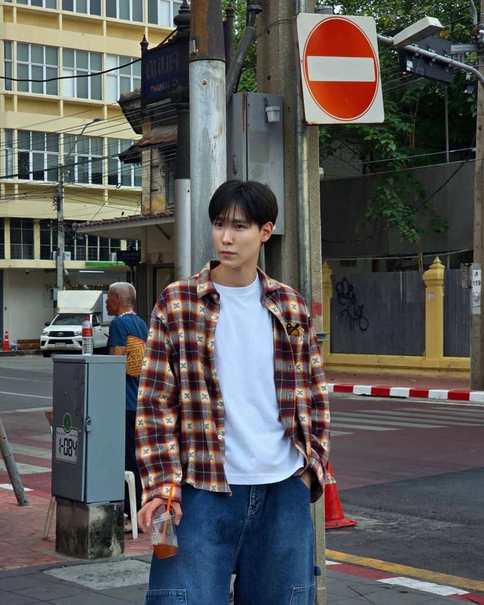 Outfit Musim Panas ala Junior Panachai