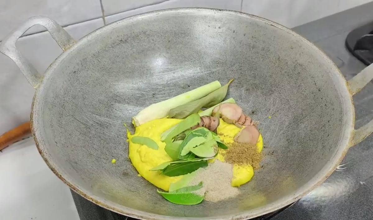 ilustrasi menumis bumbu