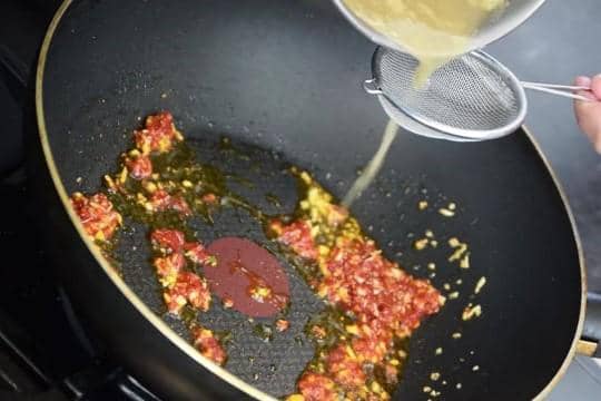 ilustrasi menumis bumbu