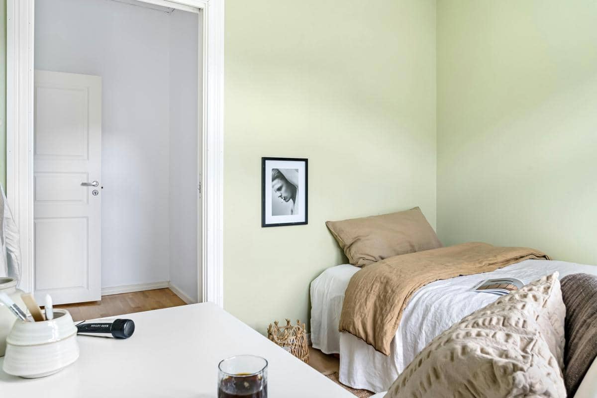 5 Kesalahan Menata Kamar Kos yang Bikin Ruangan Terasa Sumpek