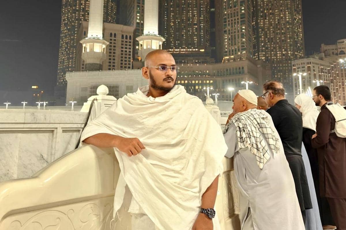 ilustrasi laki-laki memakai ihram 