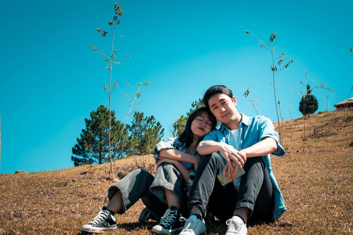 ilustrasi pasangan remaja