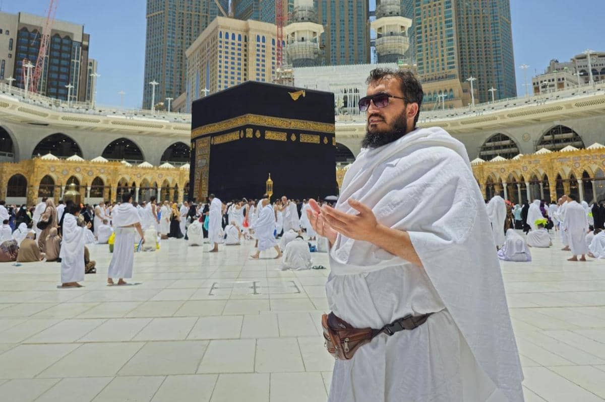 ilustrasi laki-laki memakai ihram