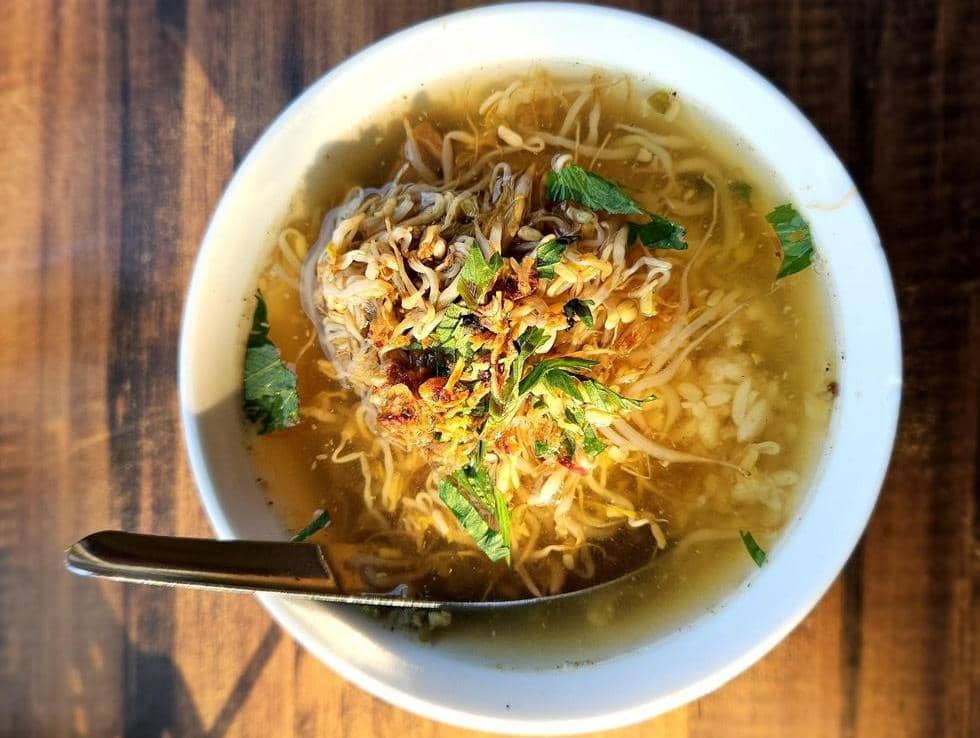 ilustrasi soto ayam bening