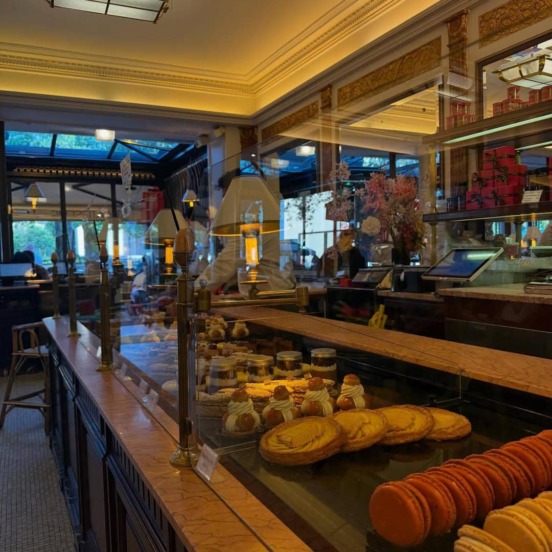 Jennifer Coppen jalan-jalan di Paris bersama Justin Hubner