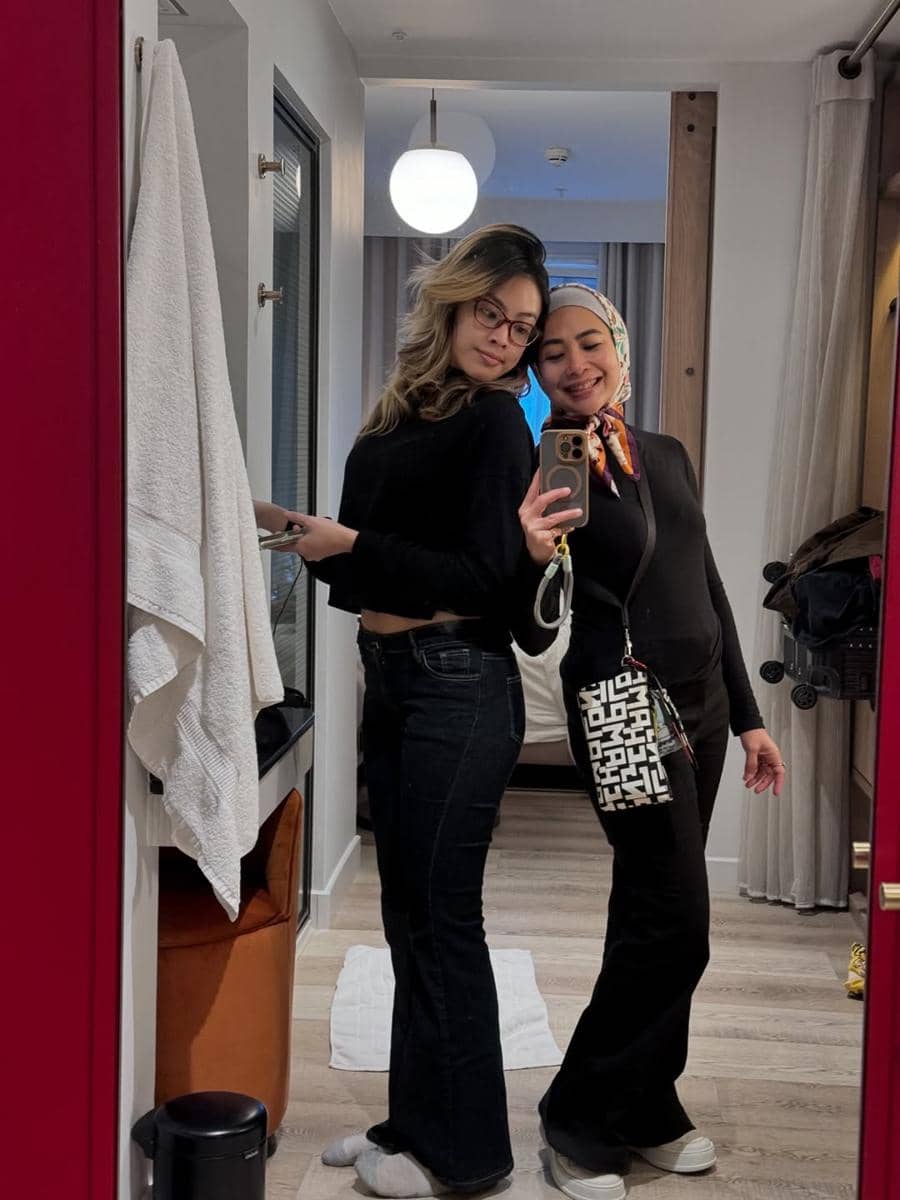 Feni Rose saat liburan bareng anak di Edinburgh