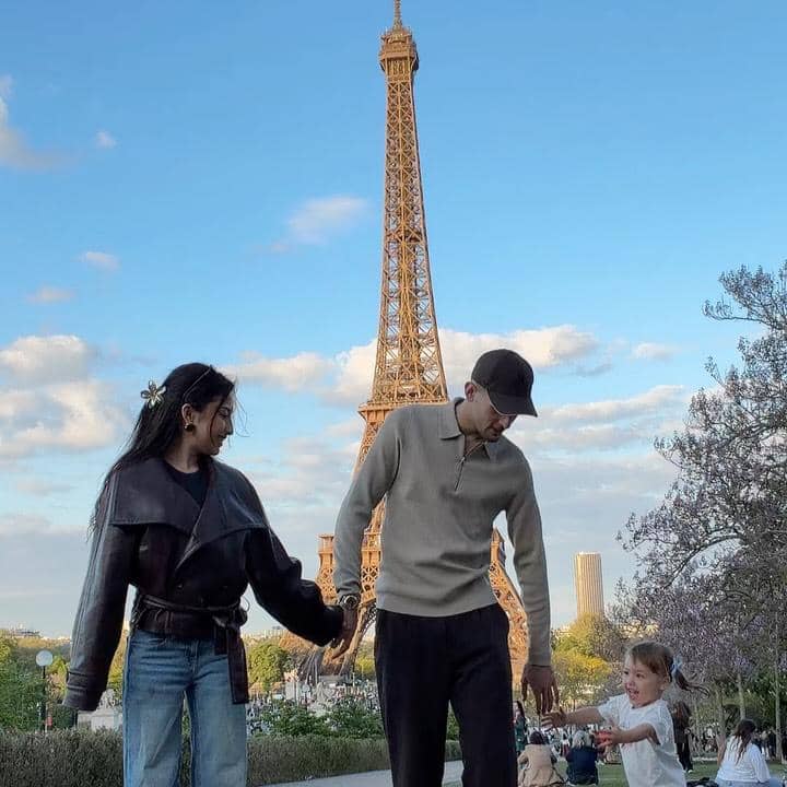 Jennifer Coppen jalan-jalan di Paris bersama Justin Hubner