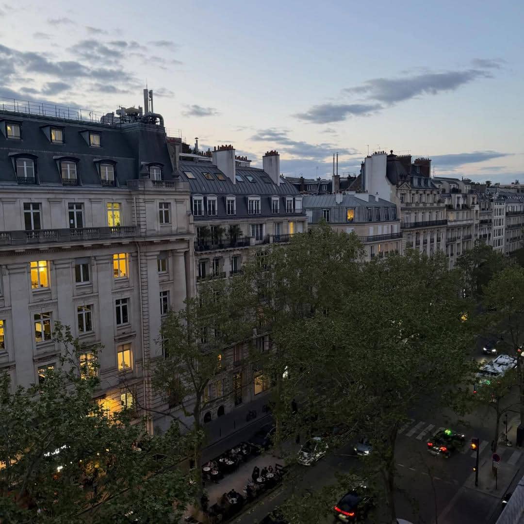 Jennifer Coppen jalan-jalan di Paris bersama Justin Hubner