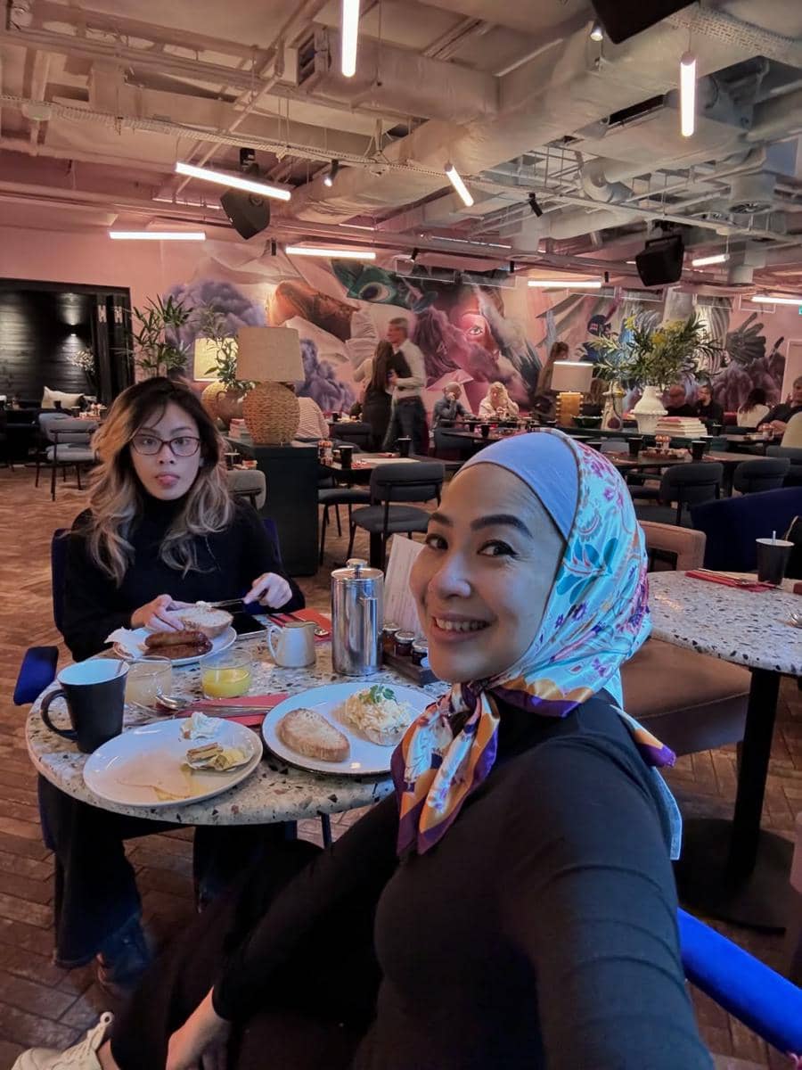 Feni Rose saat liburan bareng anak di Edinburgh