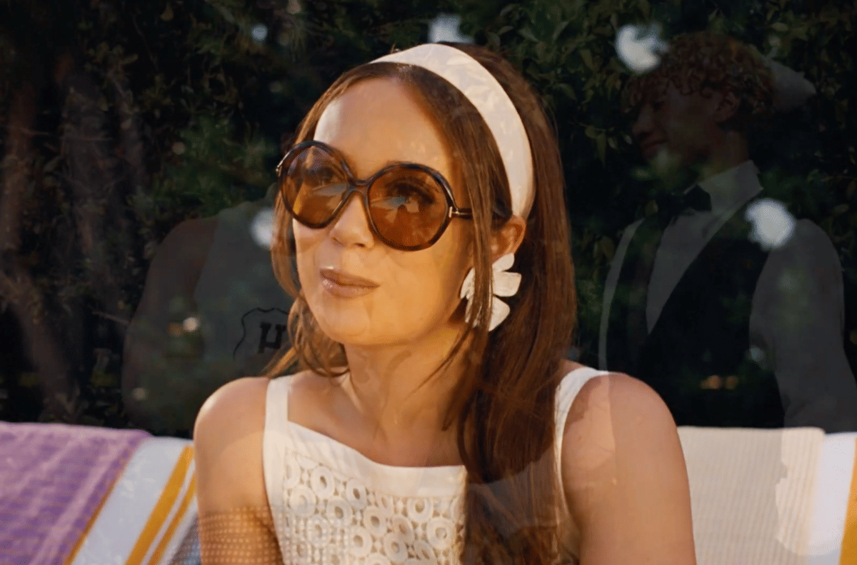 Lirik Lagu Madwoman - Laufey beserta Maknanya