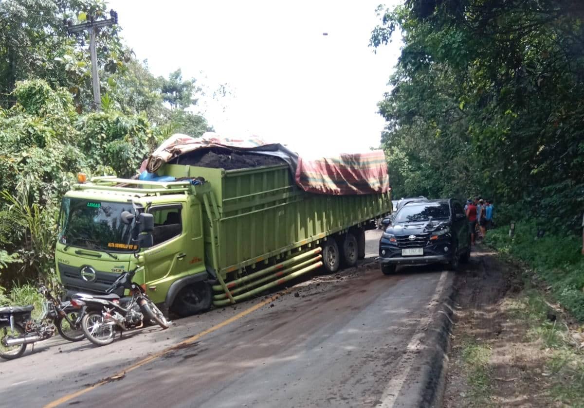 Kecelakaan Beruntun Truk Batu Bara di Jalintim Muba, 1 Pemotor Tewas