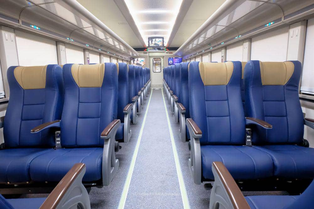 Potret kereta Ekonomi Stainless Steel New Generation 