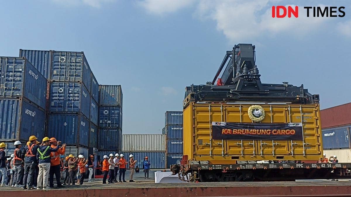 Kurangi Beban Jalan, KA Brumbung Cargo Layani Tanjung Priok-Demak