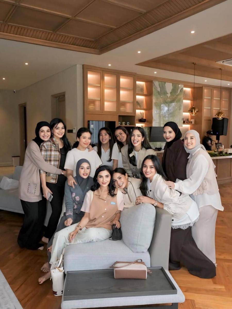 Gaya Geng Cendols di Birthday Party Nia Ramadhani