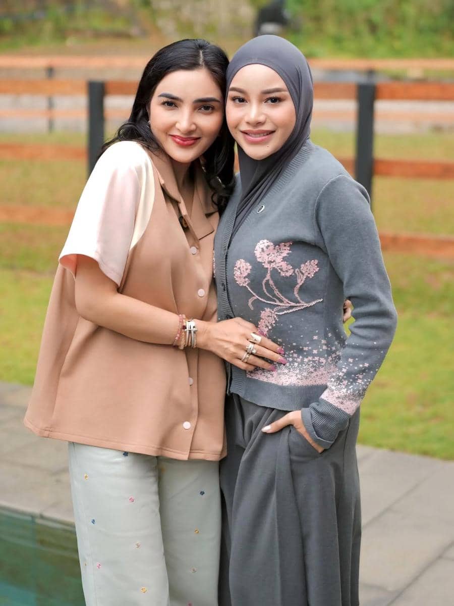 Gaya Geng Cendols di Birthday Party Nia Ramadhani