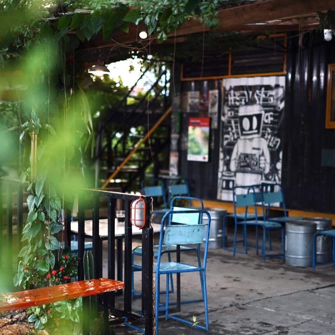 Warkop 50 Way Hui, Nongkrong Kalcer dari Kontainer Bekas