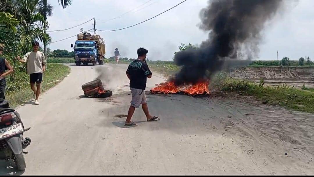 Tolak Galian C Dilahan Eks HGU, Warga Binjai Blokade Jalan