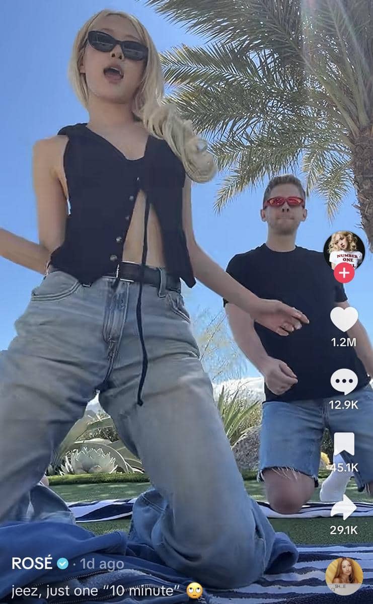 konten Rose BLACKPINK