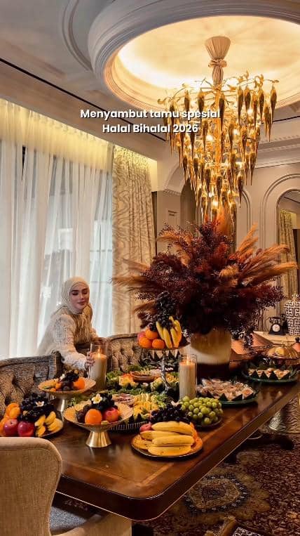 artis di halal bihalal di rumah Shella Saukia