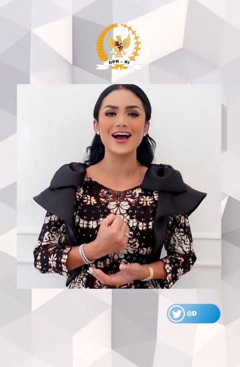 Gaya Kris Dayanti di Hari Kartini Tahun ke Tahun