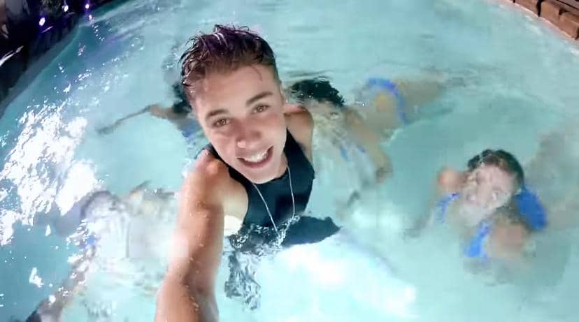 cuplikan video klip lagu “Beauty and a Beat” - Justin Bieber (feat. Nicky Minaj)